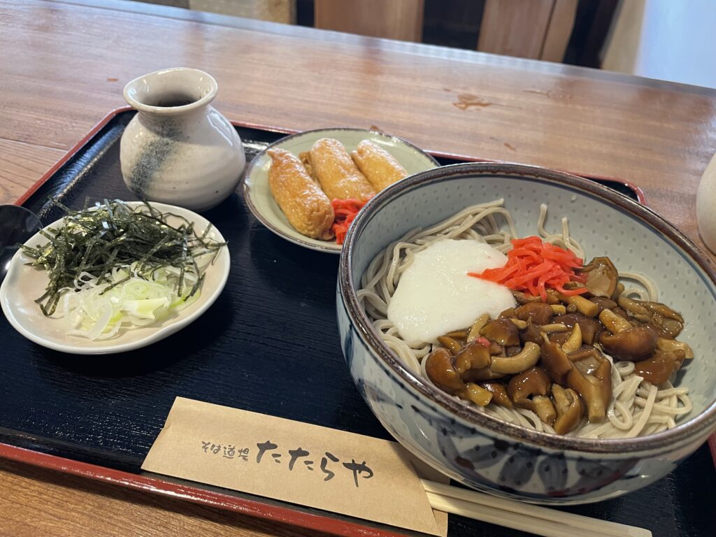 【西部・そば道場たたらや】風情ある町並みで味わう、三たての手打ちそば。